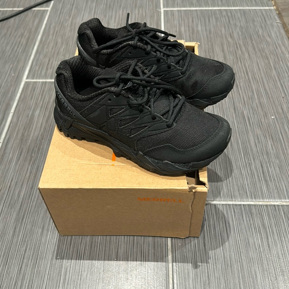 Merrell Boys Black Size 3 1/2